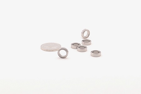 塑料微型軸承相比金屬微型軸承有哪些優(yōu)勢和特點？